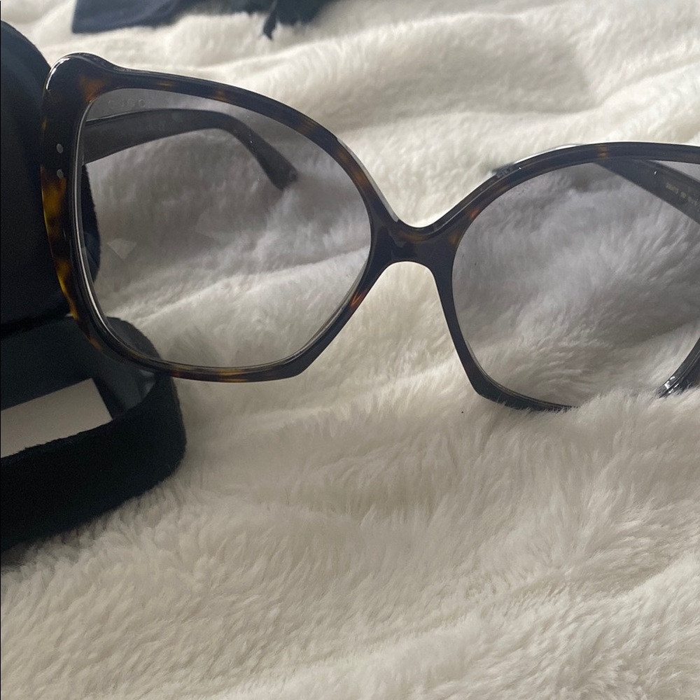 Tortoise Shell Women' Gucci sunglasses EUC